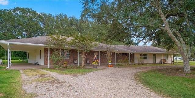 5.7 Acres of Residential Land with Home for Sale in Alexandria, Louisiana