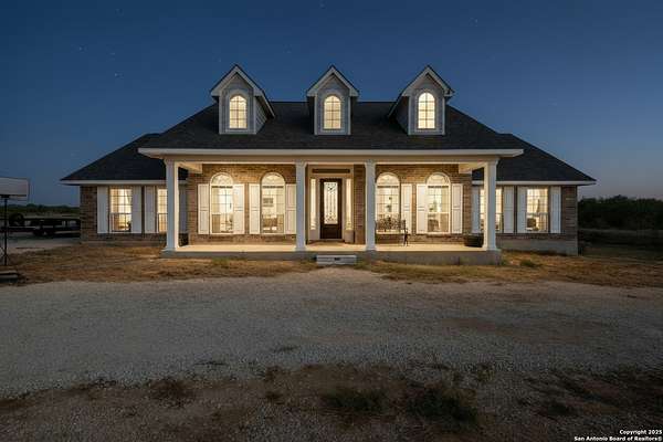 22 Acres of Agricultural Land with Home for Sale in Charlotte, Texas