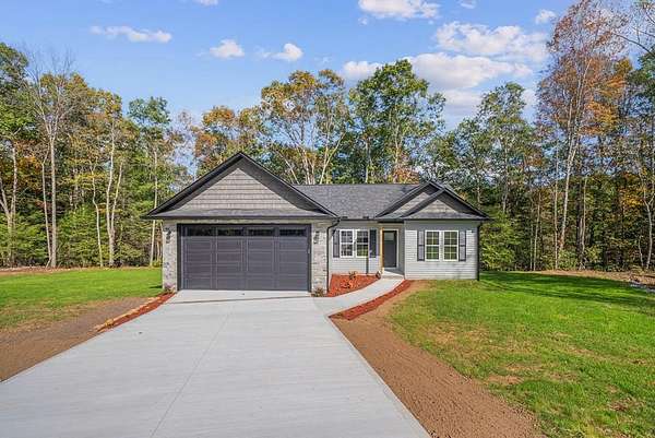 4.62 Acres of Land with Home for Sale in Crossville, Tennessee