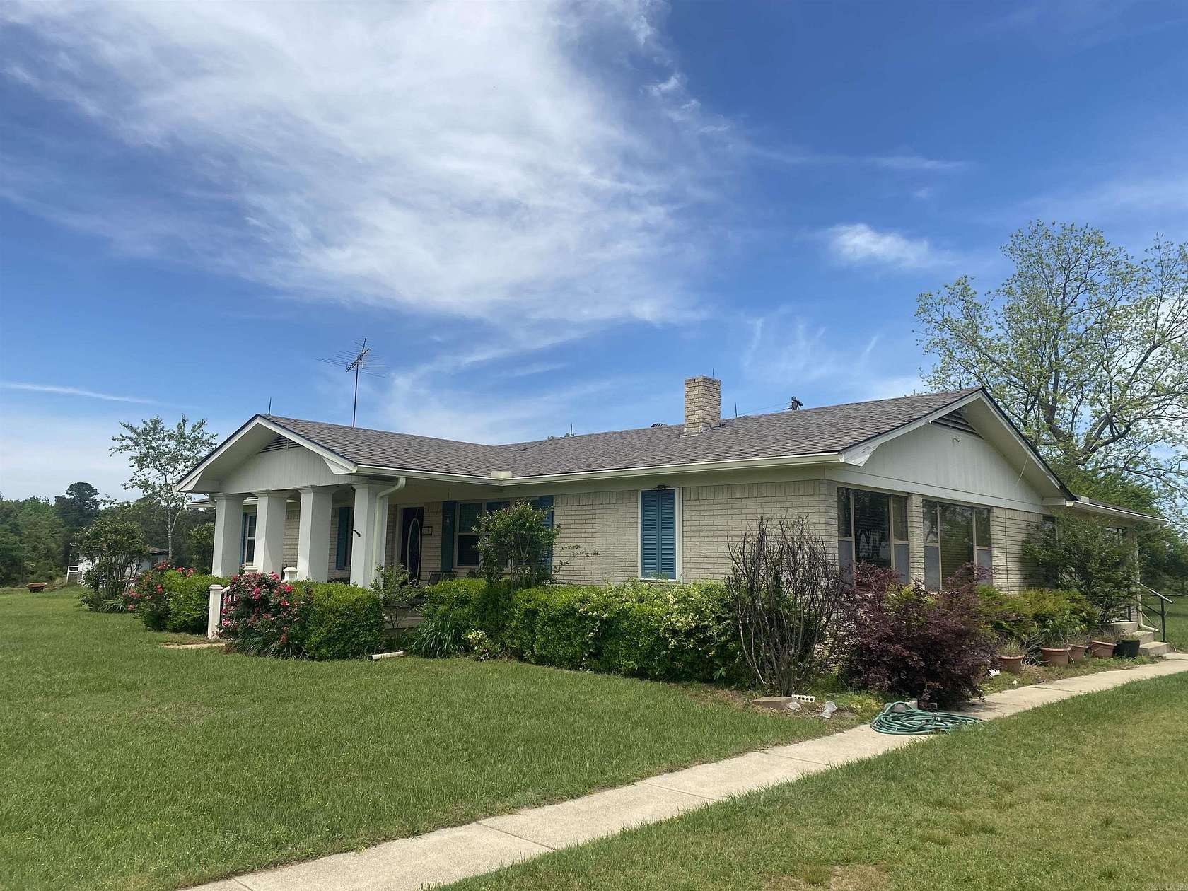 40 Acres of Land with Home for Sale in Nashville, Arkansas