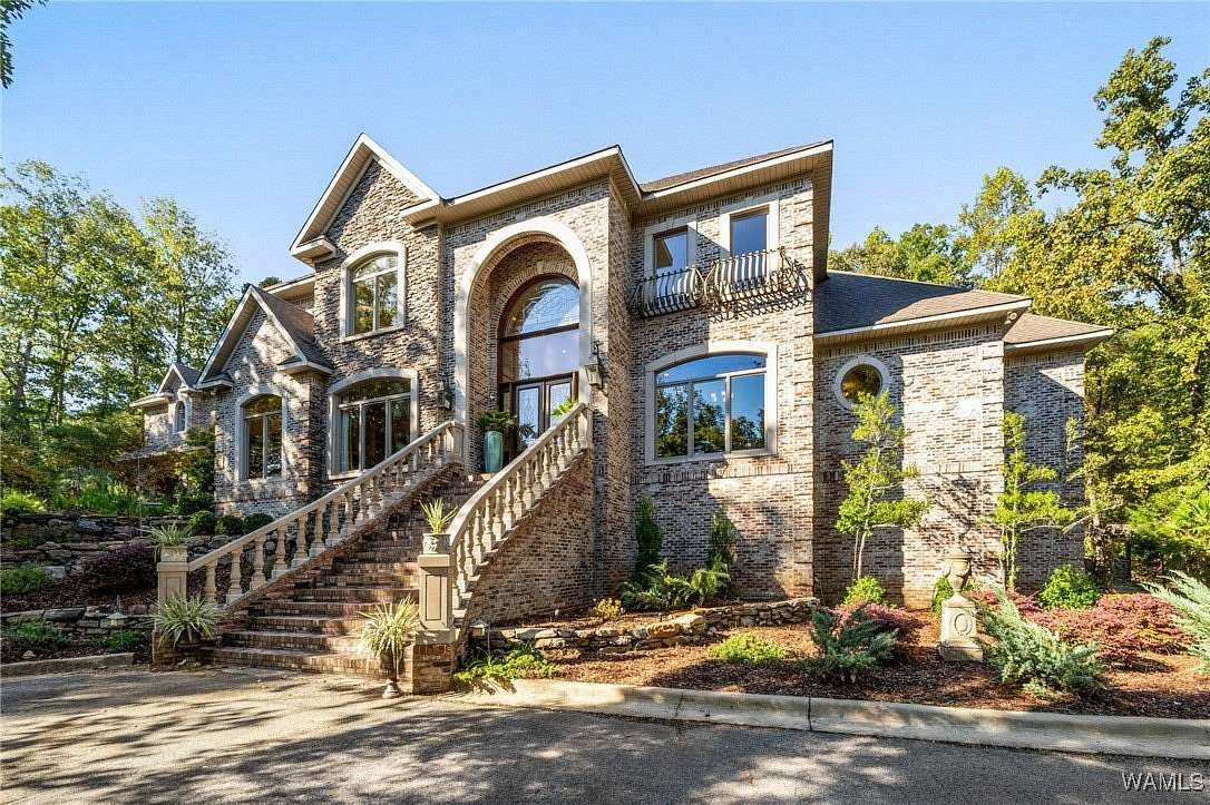 4 Acres of Residential Land with Home for Sale in Tuscaloosa, Alabama