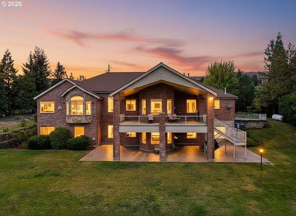 3.82 Acres of Residential Land with Home for Sale in Roseburg, Oregon