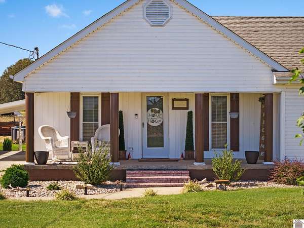 1.5 Acres of Residential Land with Home for Sale in Benton, Kentucky