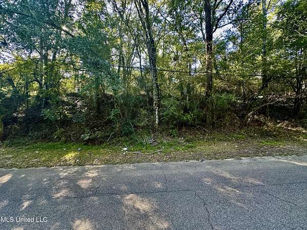 8 Acres of Residential Land for Sale in Clinton, Mississippi