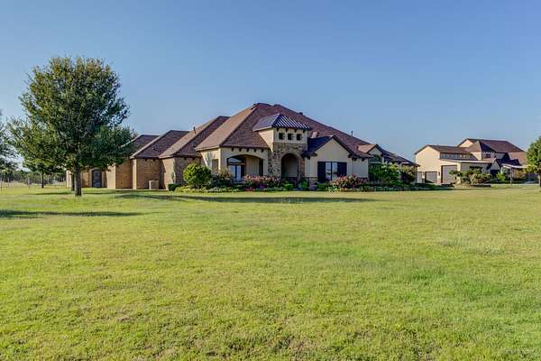 6.58 Acres of Residential Land with Home for Sale in Shallowater, Texas