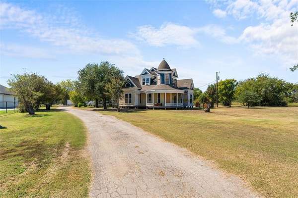 5 Acres of Improved Residential Land for Sale in Terrell, Texas