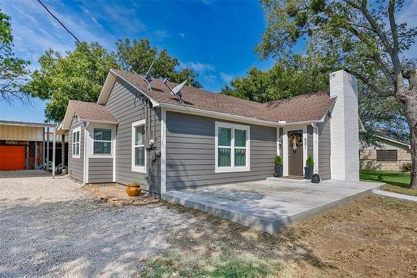 4.59 Acres of Residential Land with Home for Sale in Gainesville, Texas