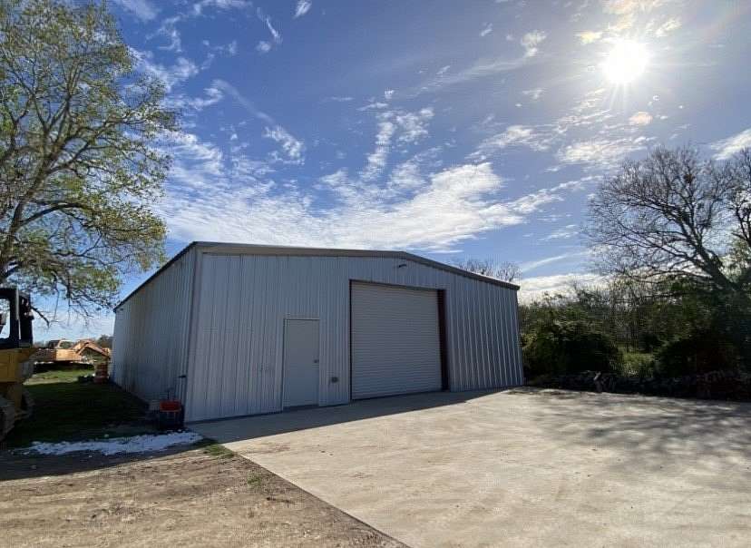 8 Acres of Land for Sale in Needville, Texas