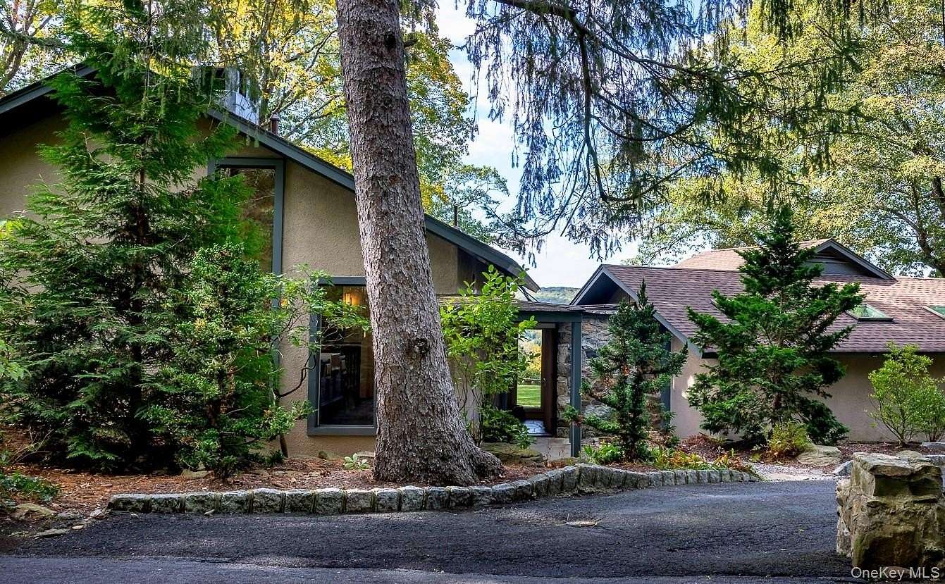 2.6 Acres of Residential Land with Home for Sale in Tuxedo Park, New York