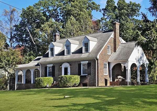 19.4 Acres of Recreational Land with Home for Sale in Victoria, Virginia