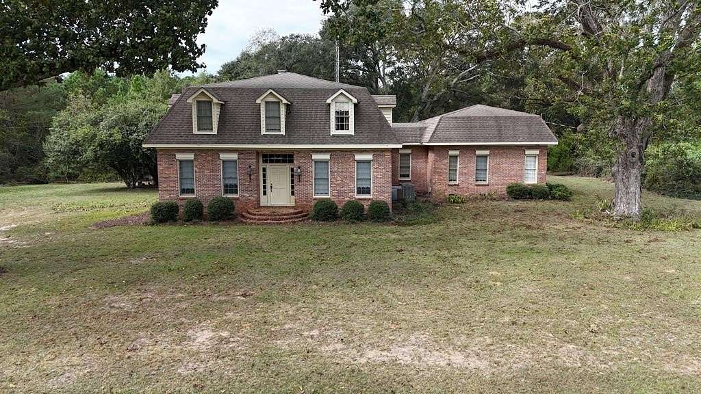 14 Acres of Recreational Land with Home for Sale in Shorterville, Alabama