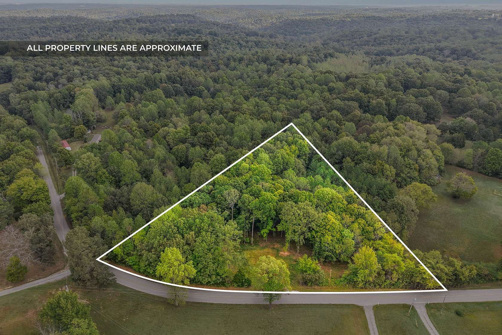 1.5 Acres of Residential Land for Sale in Cunningham, Tennessee