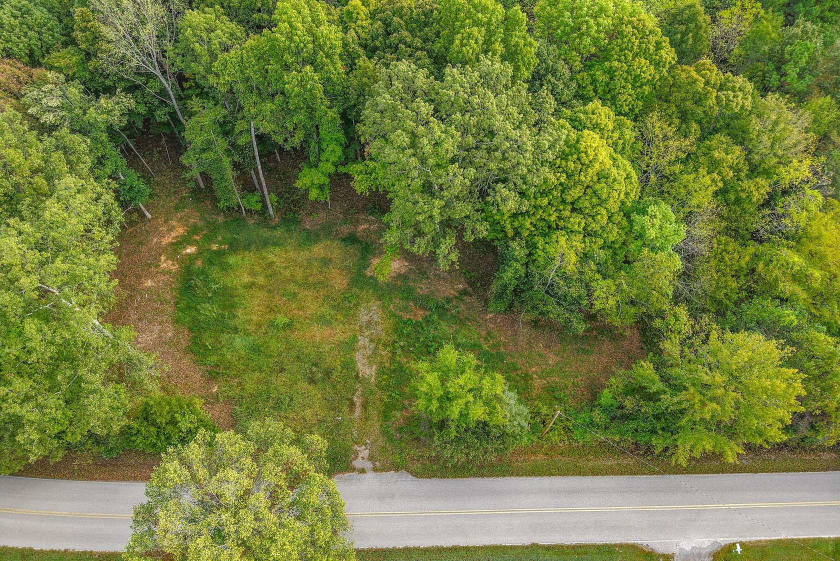 1.5 Acres of Residential Land for Sale in Cunningham, Tennessee