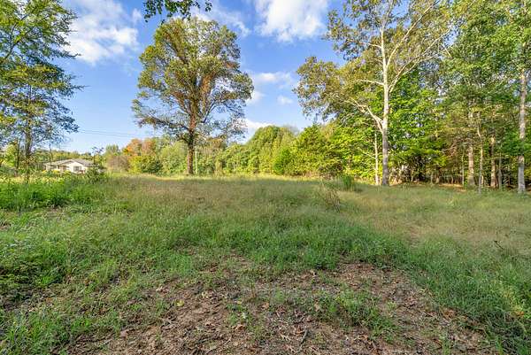 1.5 Acres of Residential Land for Sale in Cunningham, Tennessee