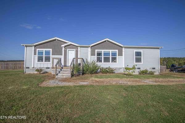 2.33 Acres of Residential Land with Home for Sale in Philadelphia, Tennessee