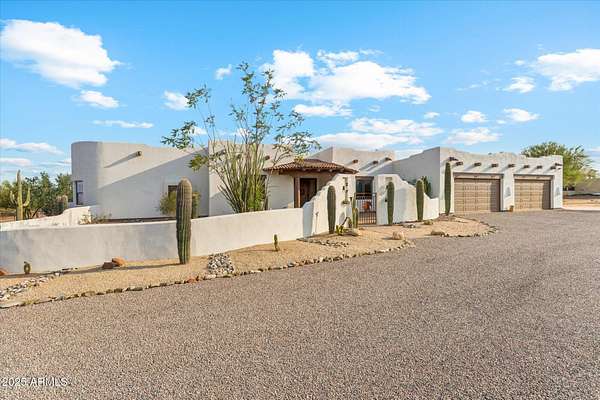 2.2 Acres of Residential Land with Home for Sale in Scottsdale, Arizona