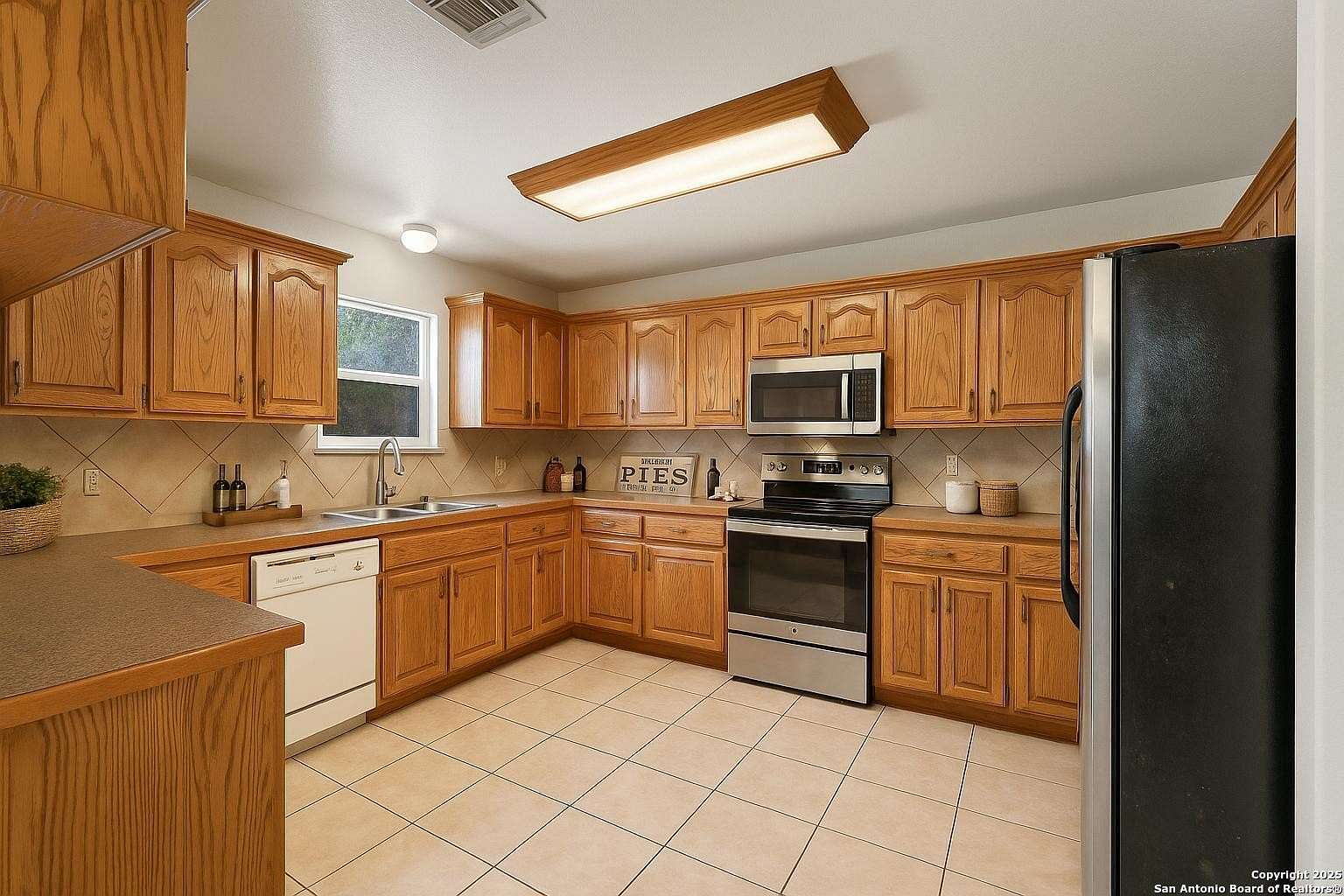 1.5 Acres of Residential Land with Home for Sale in Seguin, Texas