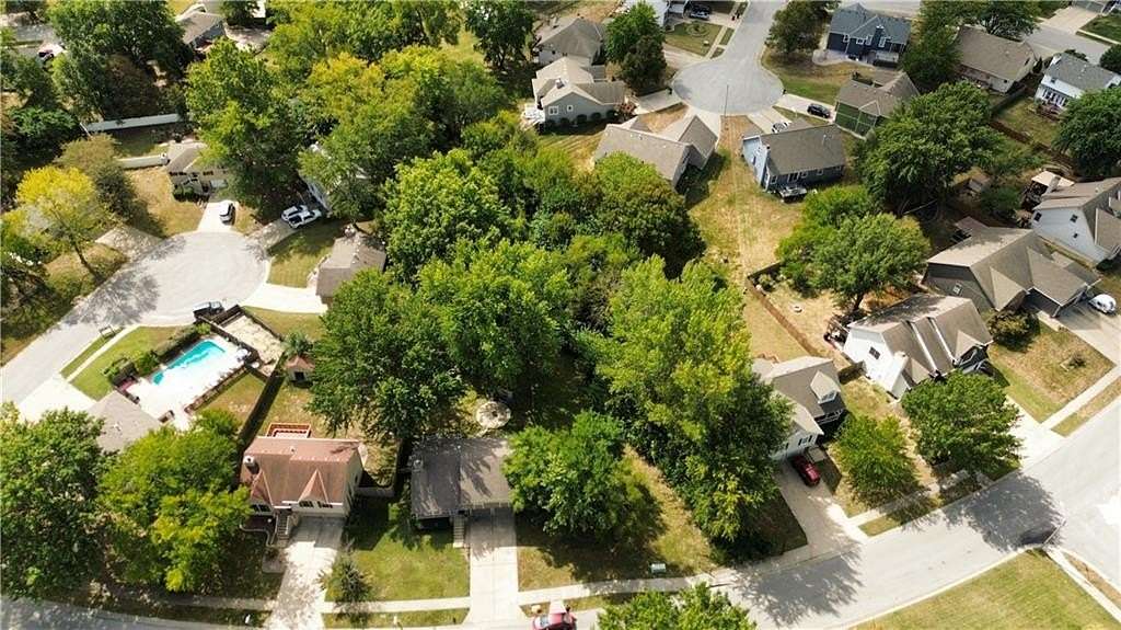 1.17 Acres of Residential Land for Sale in Lee's Summit, Missouri