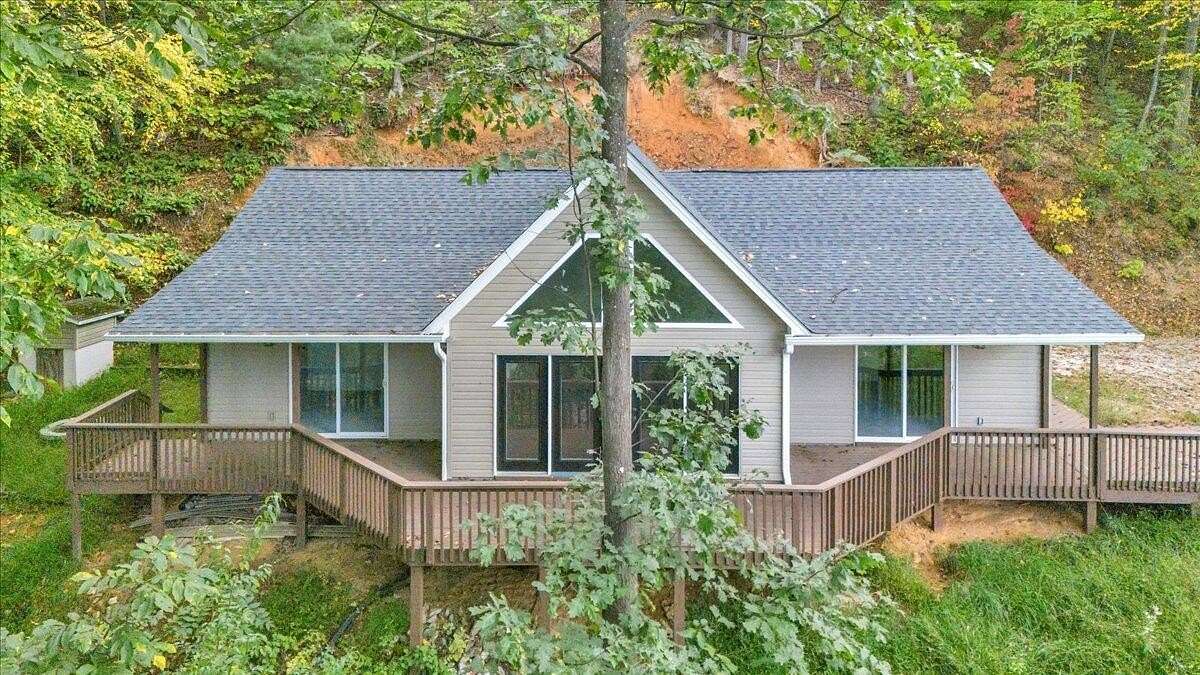 4.19 Acres of Land with Home for Sale in Roanoke, Virginia