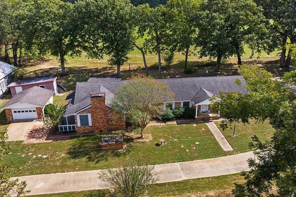 6.5 Acres of Residential Land with Home for Sale in Henderson, Texas