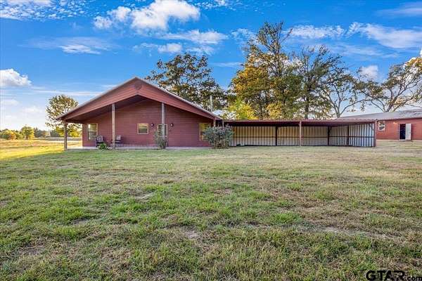 28 Acres of Agricultural Land with Home for Sale in Winnsboro, Texas