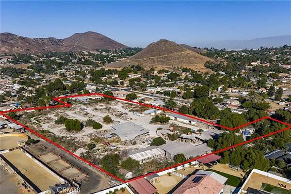 5.19 Acres of Improved Mixed-Use Land for Sale in Riverside, California