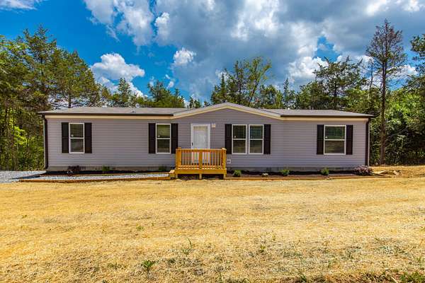 8.47 Acres of Residential Land with Home for Sale in Harrodsburg, Kentucky