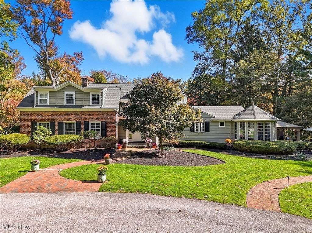 2.2 Acres of Residential Land with Home for Sale in Moreland Hills, Ohio