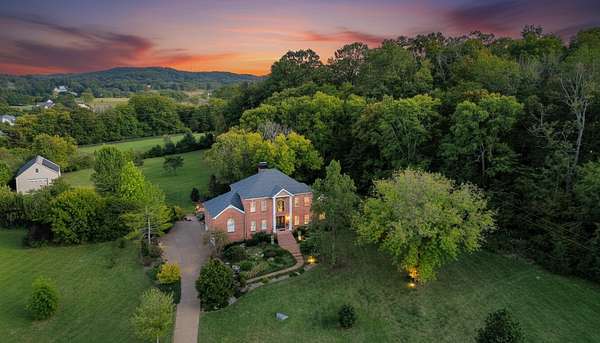 8 Acres of Land with Home for Sale in Franklin, Tennessee