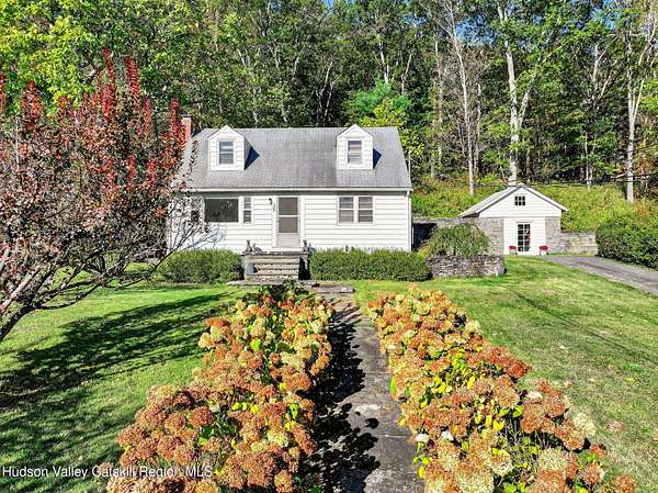 4.14 Acres of Residential Land with Home for Sale in Saugerties, New York
