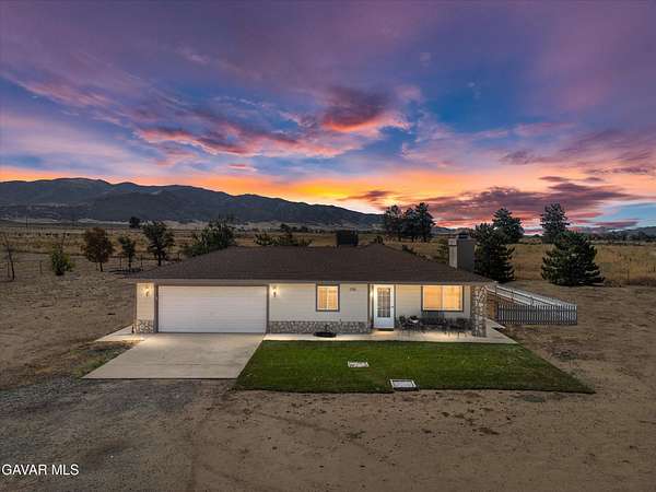 5.14 Acres of Residential Land with Home for Sale in Tehachapi, California