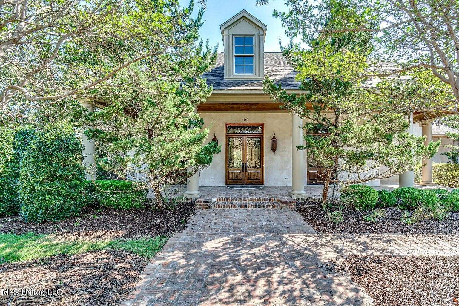 2 Acres of Residential Land with Home for Sale in Ridgeland, Mississippi