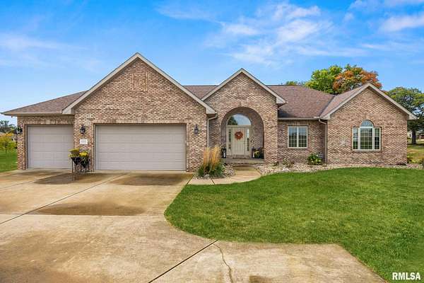 2 Acres of Residential Land with Home for Sale in Groveland, Illinois