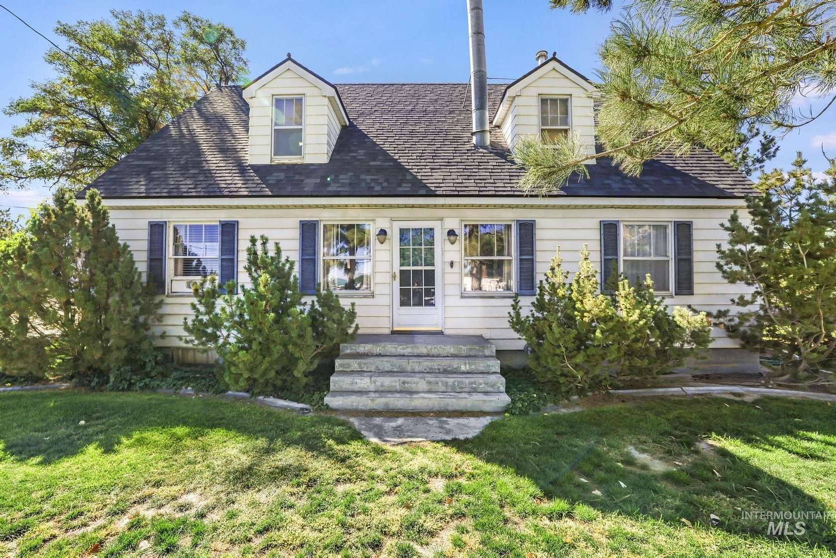 2 Acres of Residential Land with Home for Sale in Buhl, Idaho