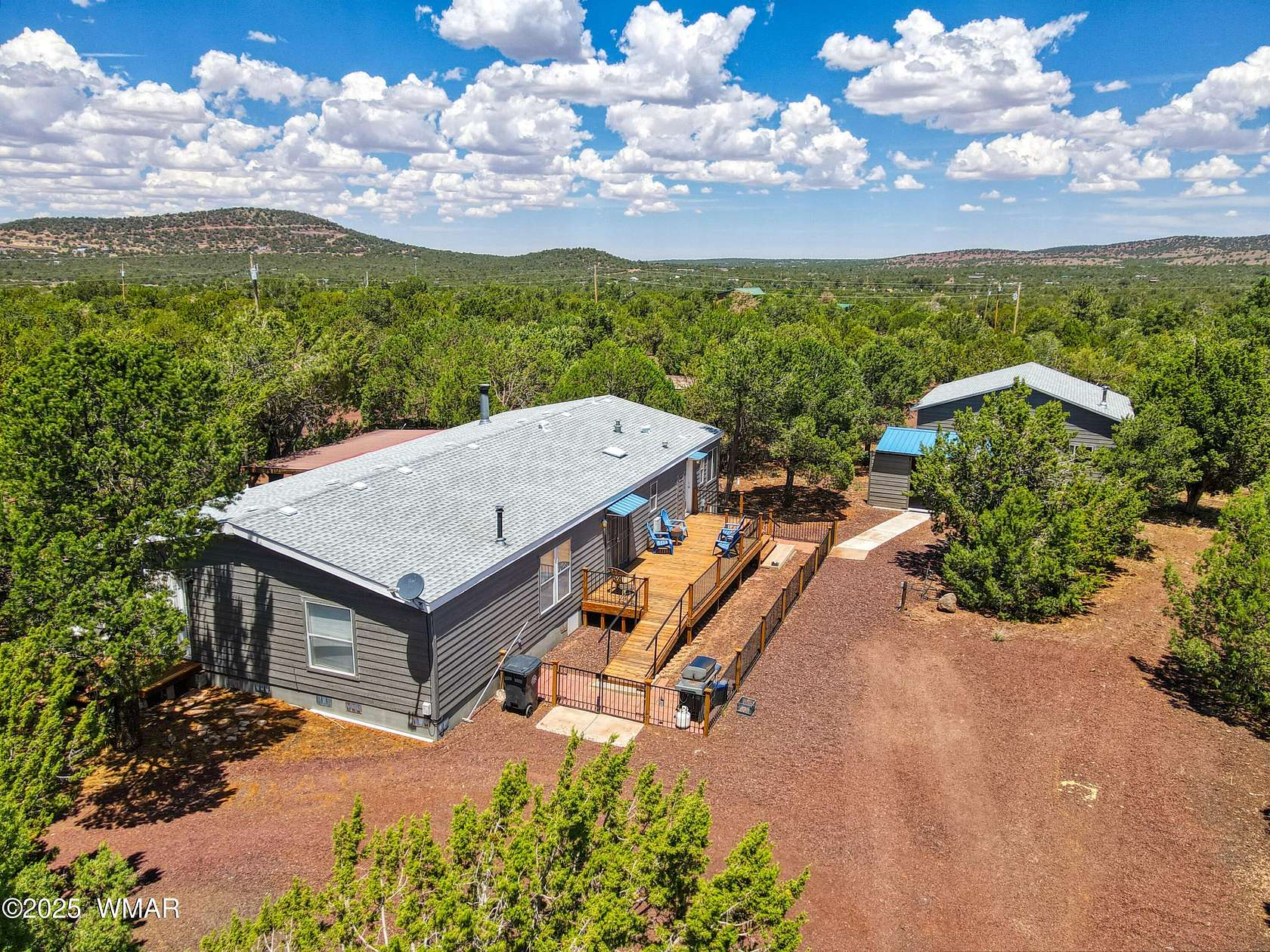 2.16 Acres of Residential Land with Home for Sale in Vernon, Arizona