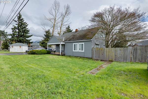 2.82 Acres of Residential Land with Home for Sale in Eugene, Oregon