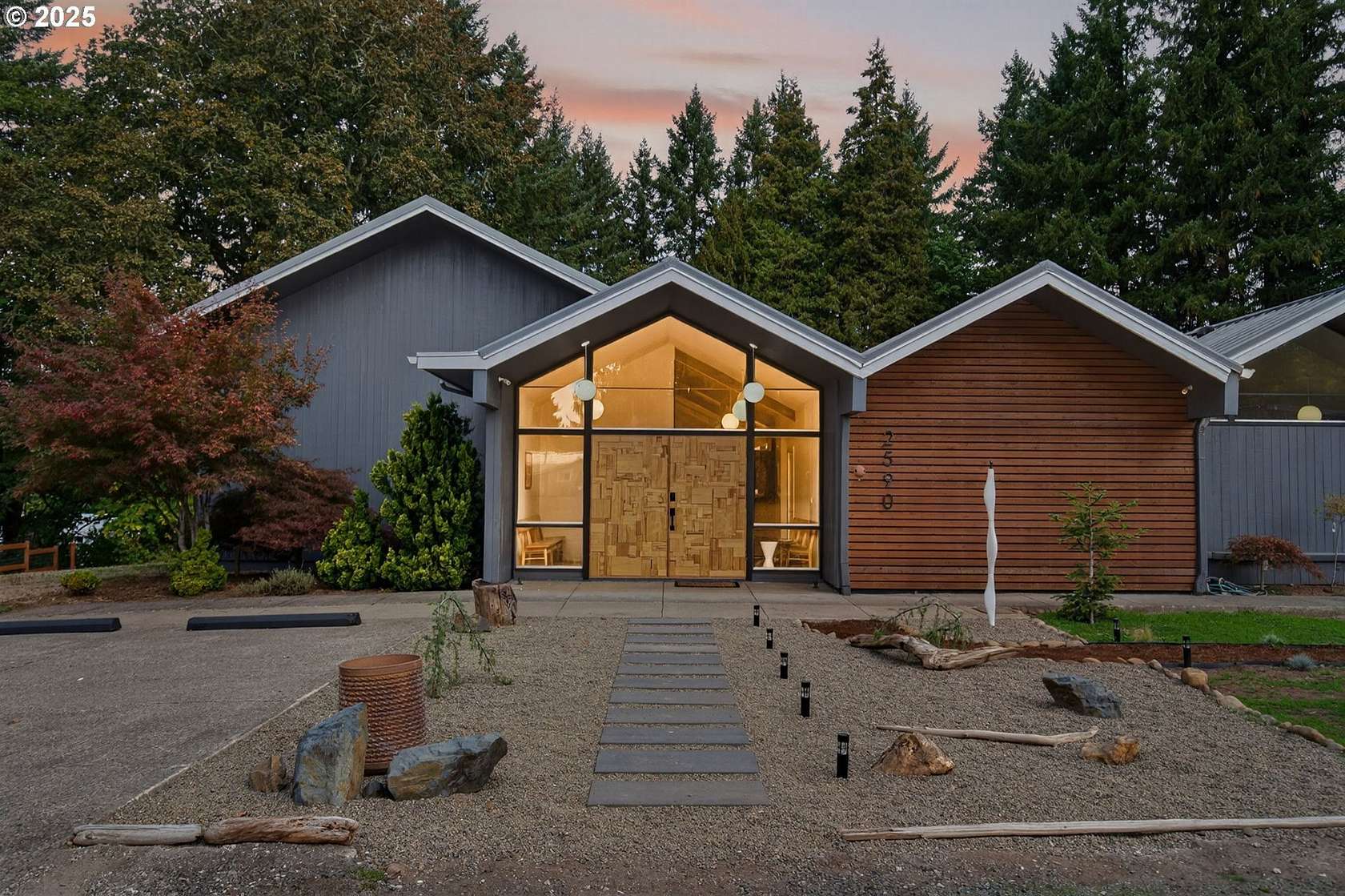 2 Acres of Residential Land with Home for Sale in Sweet Home, Oregon