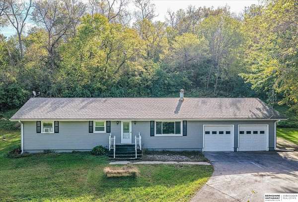 3.66 Acres of Residential Land with Home for Sale in Missouri Valley, Iowa