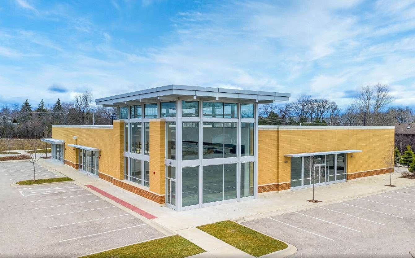 2.3 Acres of Improved Commercial Land for Sale in Green Oaks, Illinois