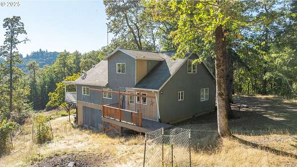 5 Acres of Residential Land with Home for Sale in McMinnville, Oregon