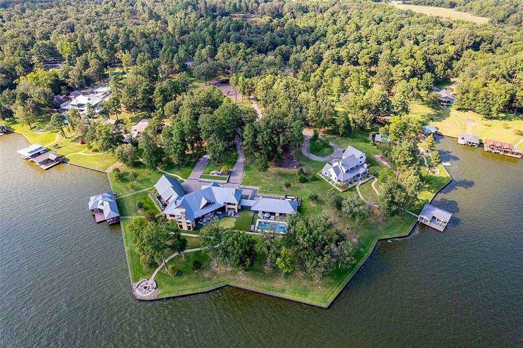 9.2 Acres of Residential Land with Home for Sale in Mount Vernon, Texas