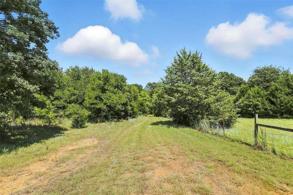 10 Acres of Residential Land for Sale in Alvarado, Texas