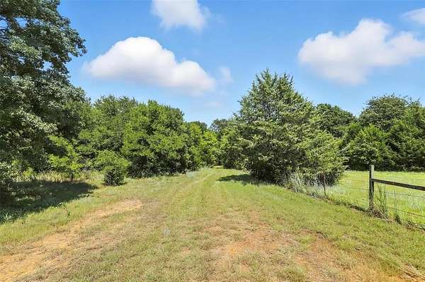 10 Acres of Residential Land for Sale in Alvarado, Texas