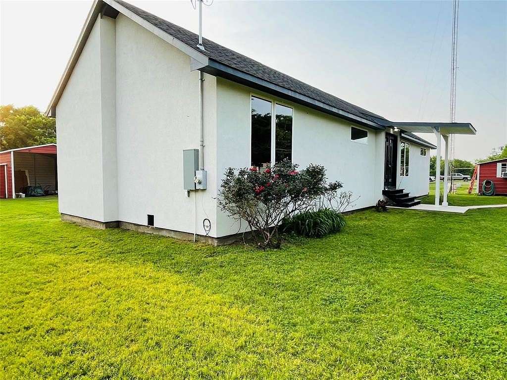 2 Acres of Residential Land with Home for Sale in Kemp, Texas