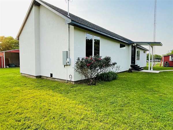 2 Acres of Residential Land with Home for Sale in Kemp, Texas