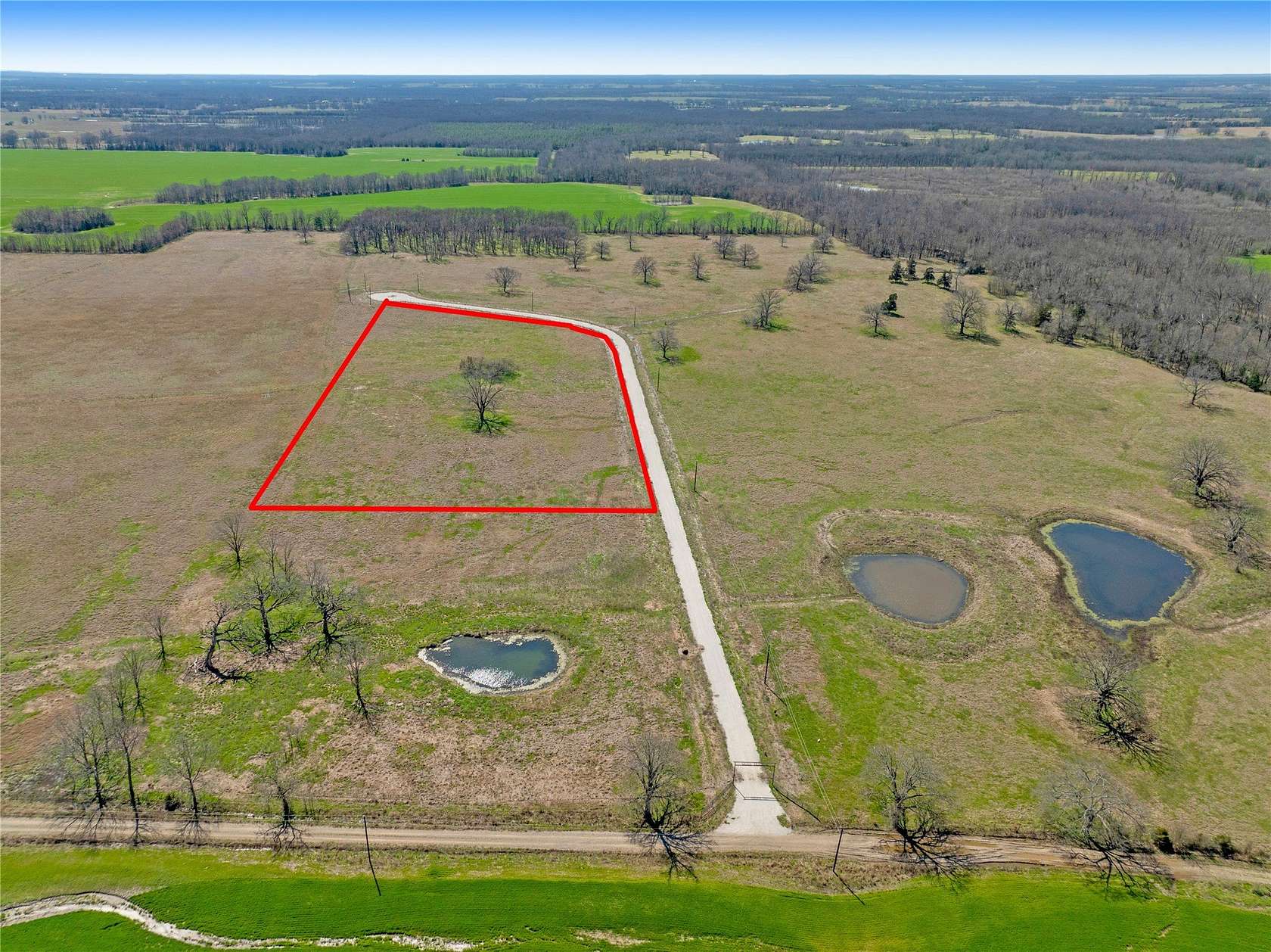 10 Acres of Land for Sale in Paris, Texas