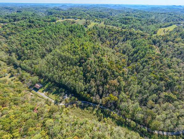 29.6 Acres of Recreational Land for Sale in Westmoreland, Tennessee