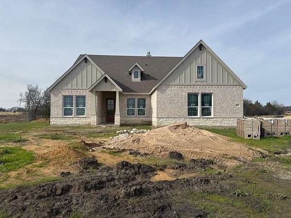 2 Acres of Residential Land with Home for Sale in Blue Ridge, Texas