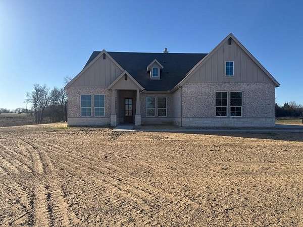 2 Acres of Residential Land with Home for Sale in Blue Ridge, Texas