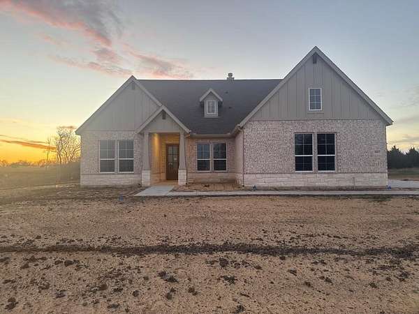 2 Acres of Residential Land with Home for Sale in Blue Ridge, Texas